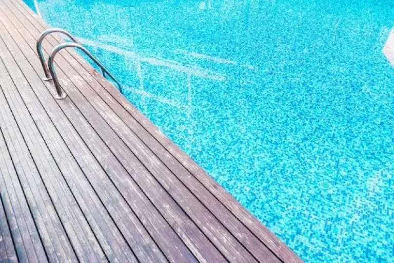 ACE Arte Sector 150 - Pool